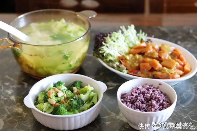 芝麻油|母女仨的午餐,瞬间走红朋友圈,网友:难怪孩子个高体形匀称