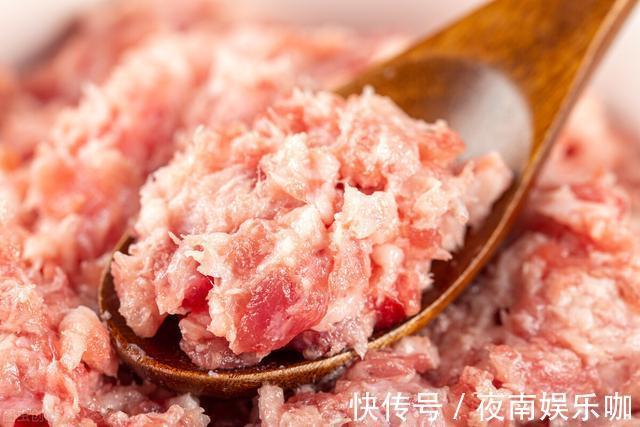 食用油|做酸菜馅饺子,牢记2个技巧,饺子鲜美多汁,香喷喷的超好吃