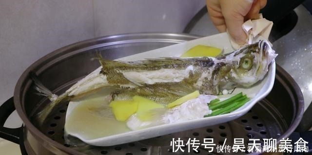 正确做法|清蒸鱼放盐和料酒就错了,教你正确做法,又鲜又嫩还不腥,太香了