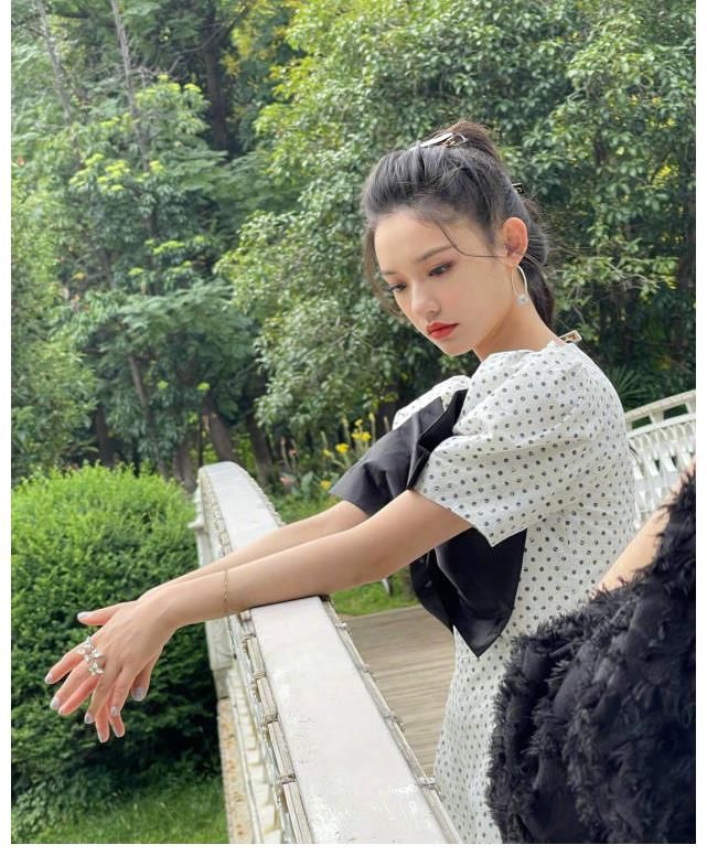 林允cos沉睡魔咒女巫