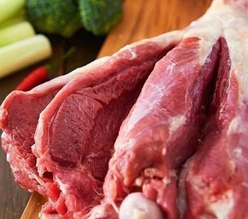 买羊腿时,买前腿还是买后腿?肉贩子告诉你,区别很大,买错后悔!