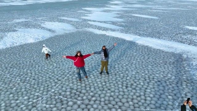 湖冰|吉林四海湖现“汤圆”湖面！网友：太应景了