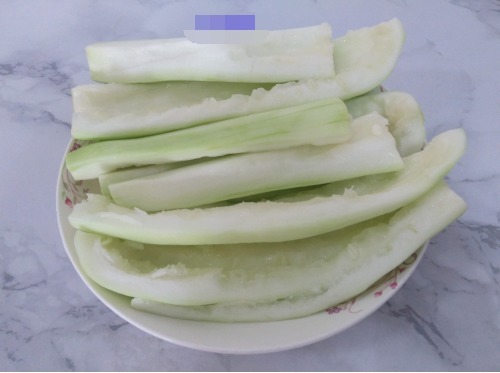 这个包子没有肉却特别鲜，只用俩食材，一个负责香，一个负责鲜！