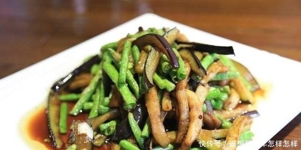 大厨|炒茄子切忌先放油，难怪油腻发黑，大厨教您一招，茄子香嫩不吸油