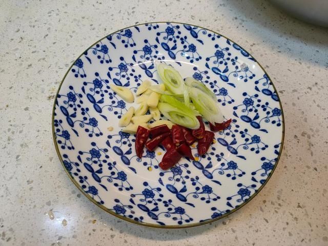 夏天常吃“不死菜”，维生素是番茄的3倍，脆嫩鲜香、比肉还好吃