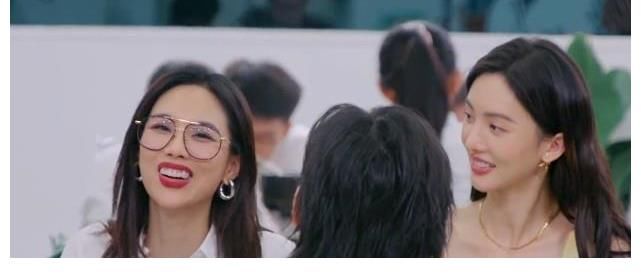 宁静|《中餐厅》偶像包袱最重的嘉宾,别人在忙她补妆,比宁静还能化