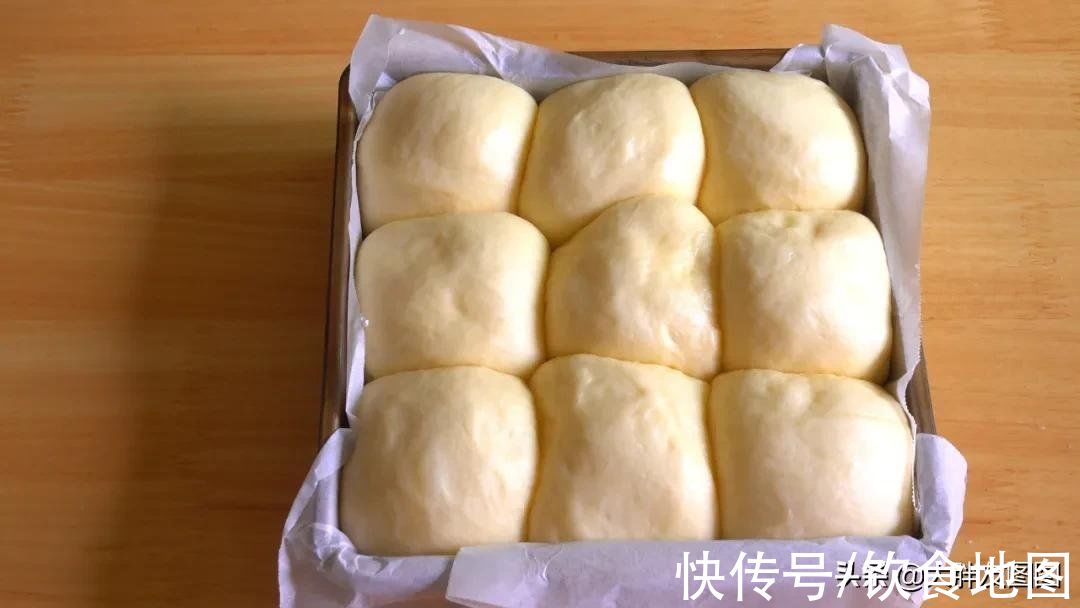 如棉花般柔软，软到让人不知所措的糖心小面包，撕开之后馋哭