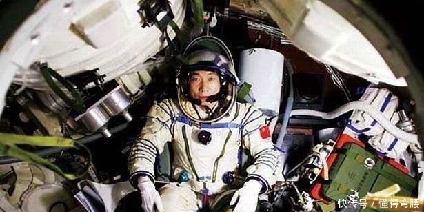 宇航员上太空的为什么会配枪难道为了防备外星人的进攻吗