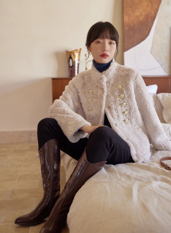 美眉 新年衣服不用买太多,这3件就足够,最后一件太有气质了!