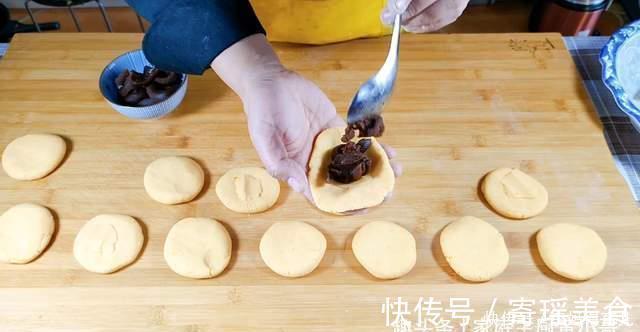 红薯饼最好吃的做法,操作简单,外酥里香,吃了这个红薯饼,美味