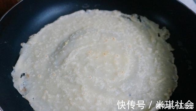 韭菜和它是绝配,不出汤,味更鲜,比韭菜鸡蛋的好吃,还不用活面