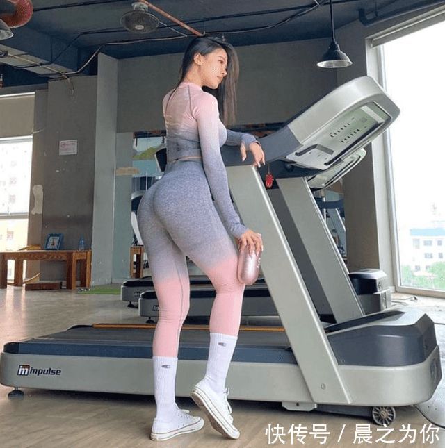 越南|越南健身女教练,身材饱满,肌肉线条美,网友:完美女友