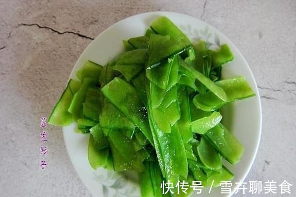 一个菜|老两口的简餐，荤素巧搭配，吃到撑得慌，网友；怎么连皮都吃了