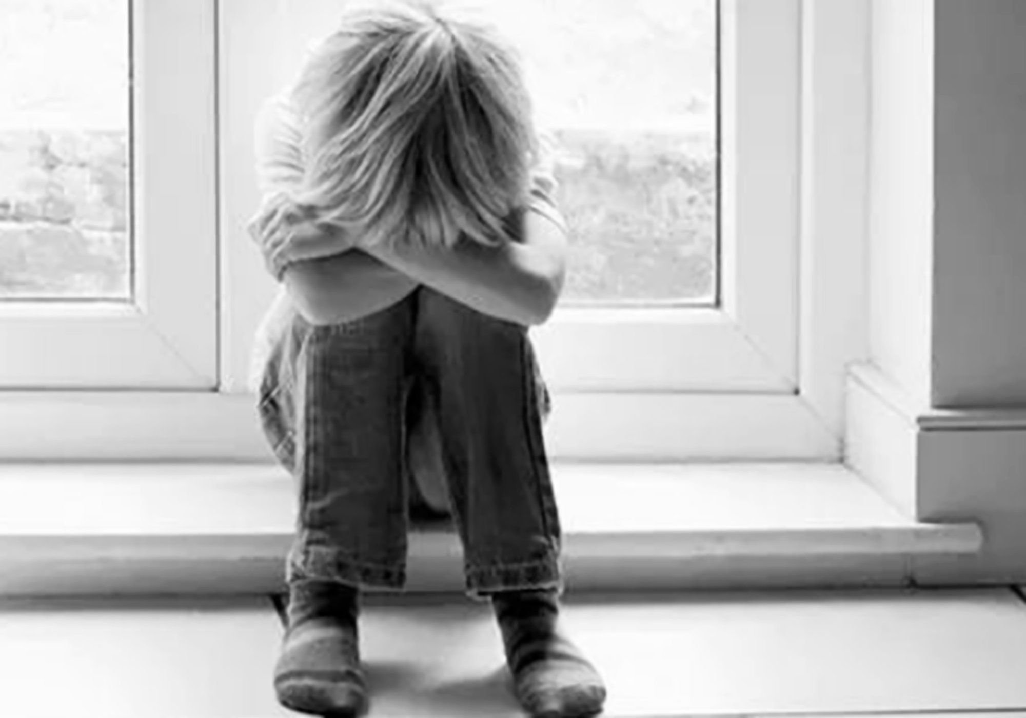 孩子|女儿书包意外跌落违禁物,孩子谎称“口香糖”,妈妈的处置很高明