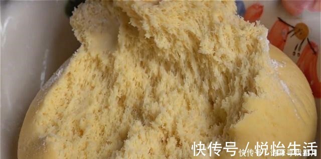 玉米面这样做真好吃，一擀一煎，5分钟出锅，连吃一个月都不腻