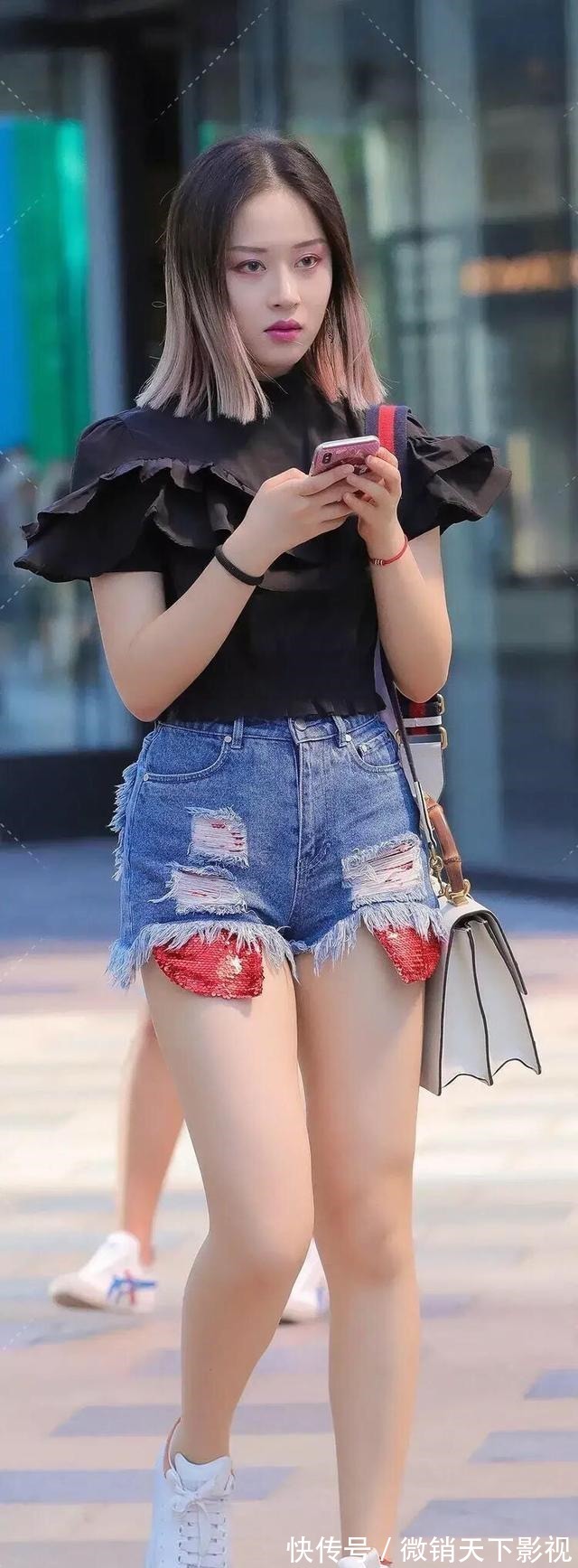 丰润紧致的瑜伽裤美女，用心去搭配，更加漂亮！