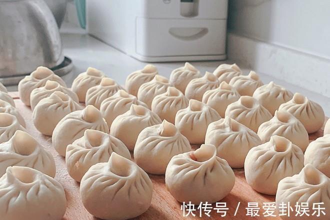 小笼包家里怎么做？送您快手版小笼包做法，简单美味，吃不够