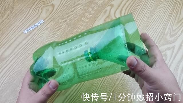 肥皂盒谁还花钱买塑料瓶上剪几刀就做成肥皂盒,实用省钱又环保