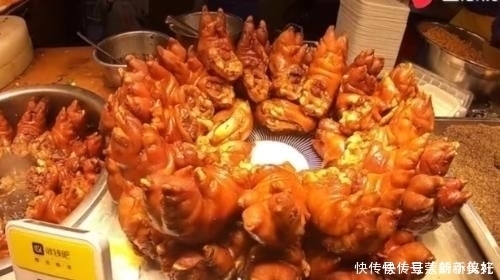 大妈|大妈甩卖“奢侈”小吃,12元一只,日卖上千只,顾客一次吃十个