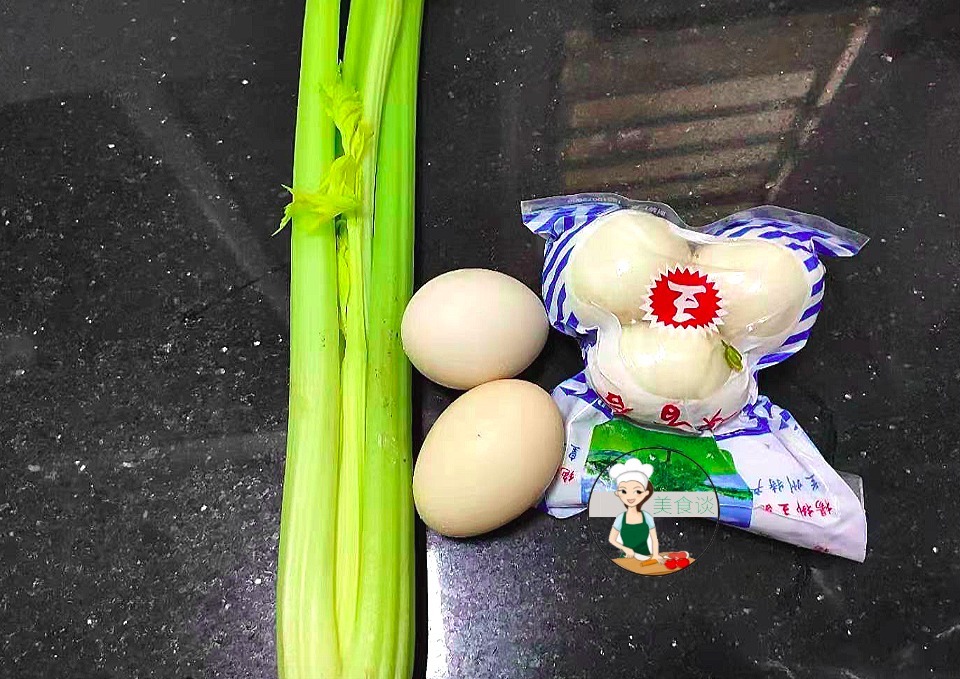 入秋后，记得多吃“一白一绿”，不放肉炒也很鲜香，秋天吃特养人