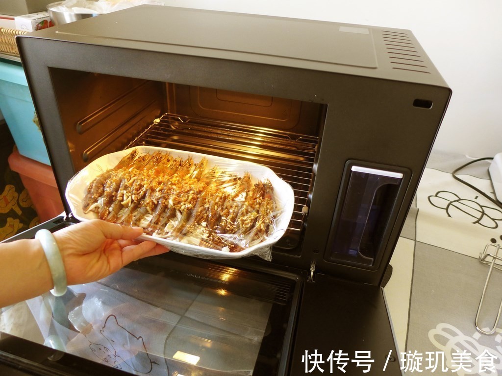 蒸虾|孩子没胃口不吃饭学会这蒜蓉开边虾，简单美味营养高