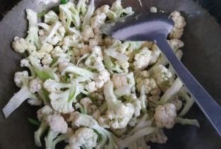 营养物质|最补钙的食物不是牛奶,其实是它,和西红柿搭配味道好,孩子爱吃