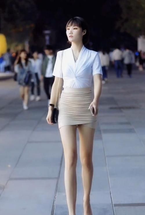 与众不同|别具一格的包臀裙,让时髦小姐姐显得与众不同