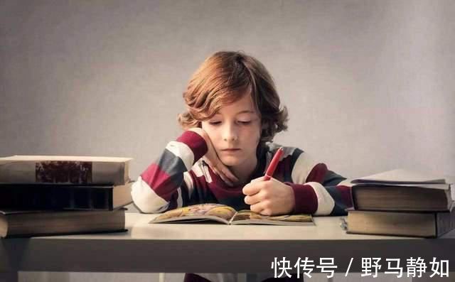 洋洋|7岁女儿语文考试得99.5分,回家闷闷不乐,妈妈看试卷后泪目