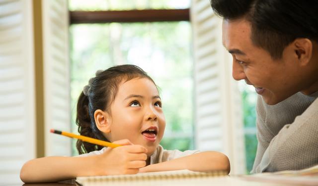 孩子|只有一个女儿的父母,晚年基本会迎来三种生活,网友:好现实