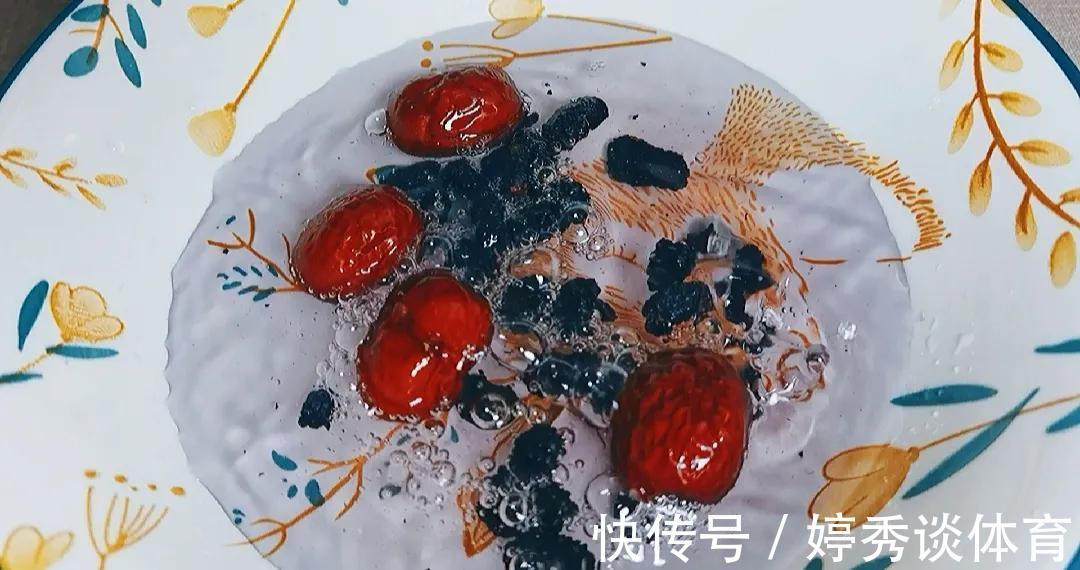 红枣|96岁爷爷吃了40年的养生配方,头发黑人也精神,快为父母收藏起来