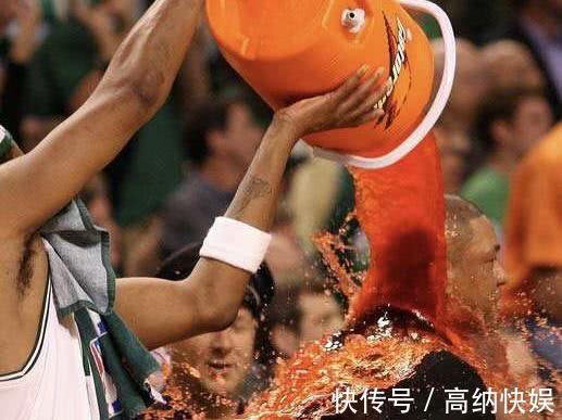 JR|NBA球星的另类拍卖品库里牙套拍出2万,JR球衣遭勇士球迷疯抢