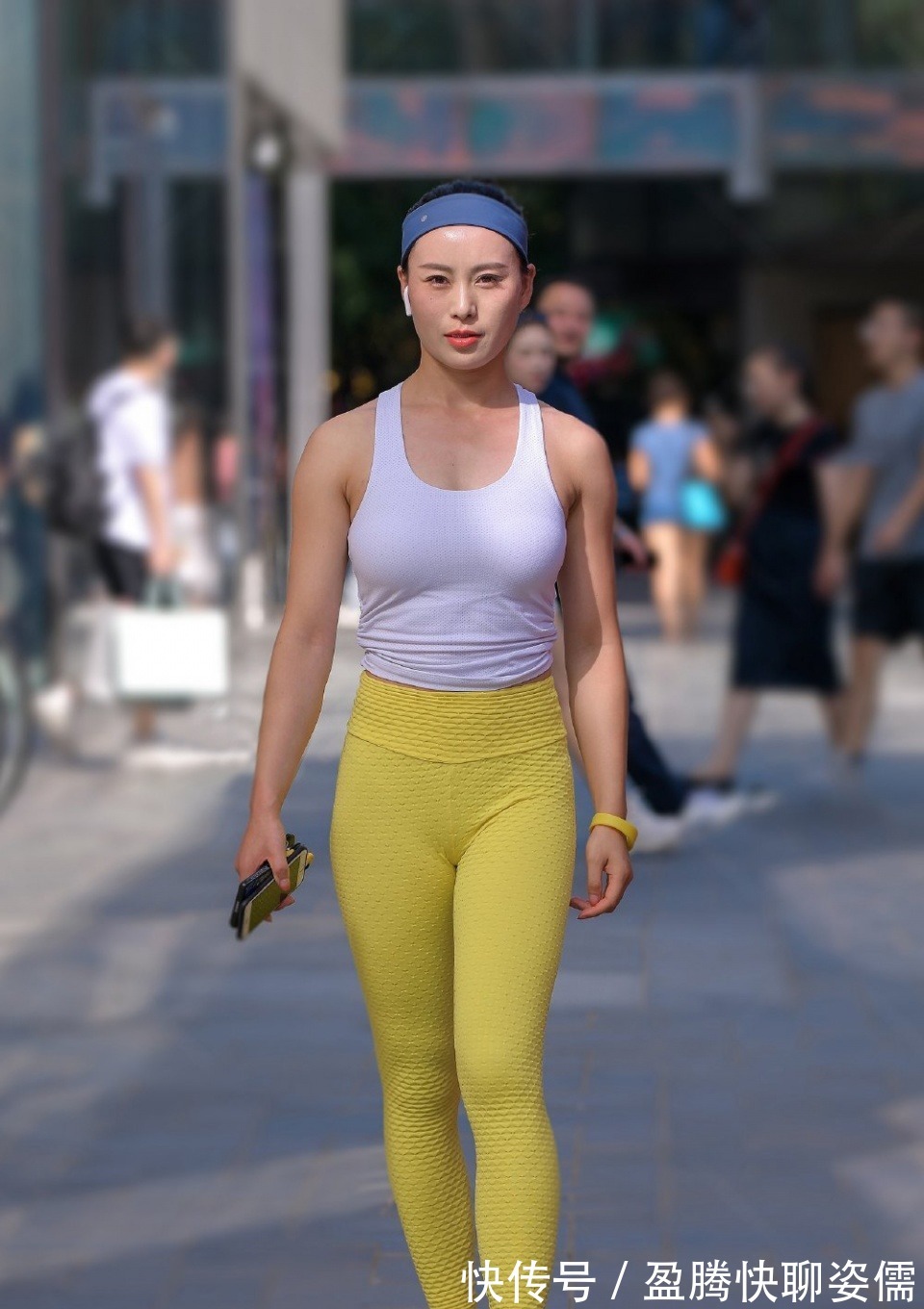 背心|背心配运动裤,穿出优美的休闲运动风,尽显美的活力