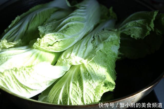 天冷就配来一锅大白菜猪肉馅饺子,真的很过瘾