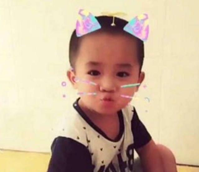 花脸猫|还记得5年前被妈妈用剪刀划成“花脸猫”的男婴吗?如今已成这样