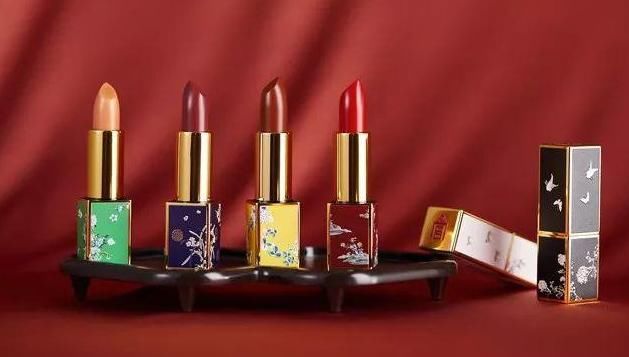 女明星背后的富豪：手握450亿资产，掌控全球三分之一的市场