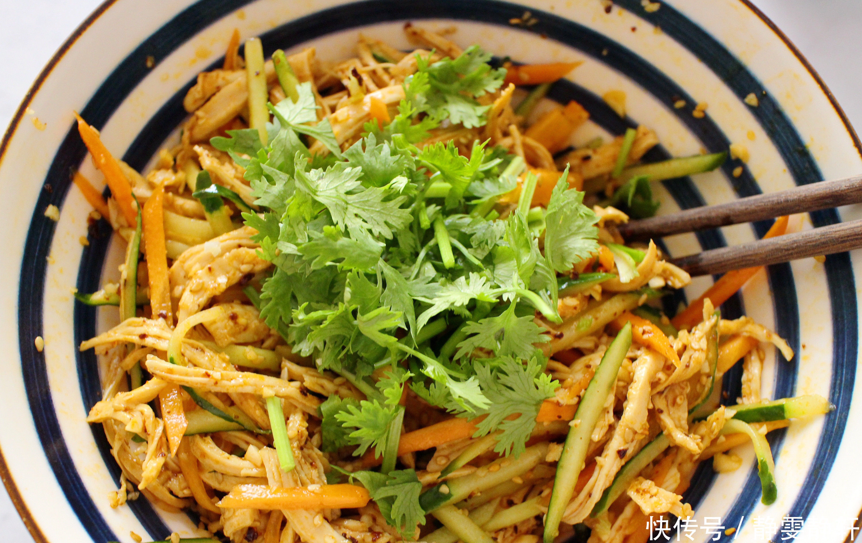 凉拌鸡胸肉丝, 10块钱拌一盘, 下酒又下饭, 爽口开胃补足了蛋白质