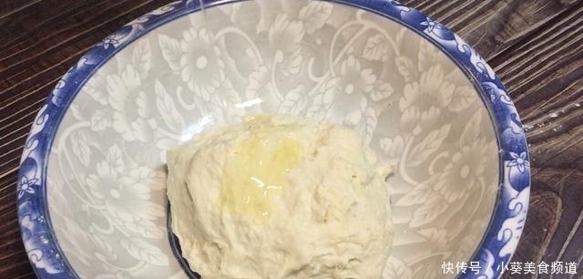 奶奶用了一辈子的烙饼做法，外酥里软，凉了不硬，比外面卖的好吃