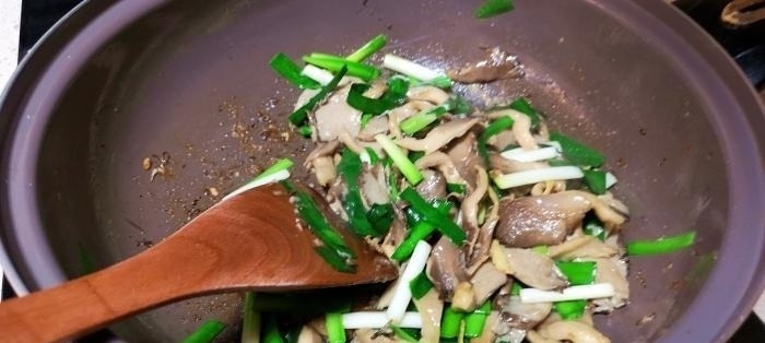 炒蘑菇前要不要先焯水,不懂进来了解一下,这才是蘑菇的正确做法