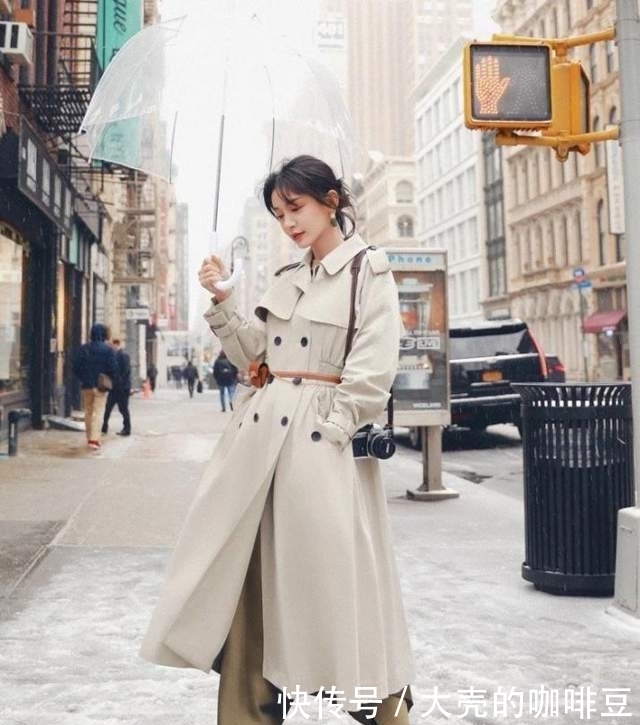 见过大场面的女人，春天穿风衣，都不会配这3种内搭，邋遢掉档次