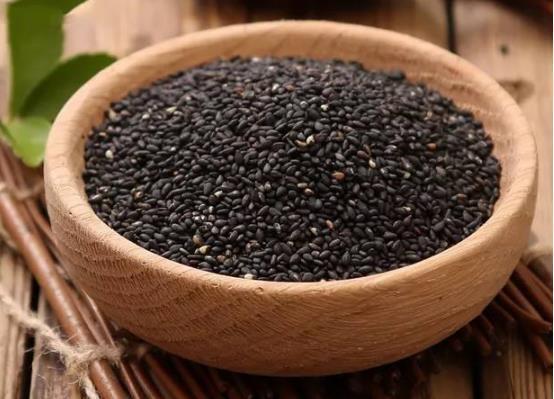 月牙|一碗神奇的补肾粥,连喝3周,气色好了,白发变黑了,月牙饱满了