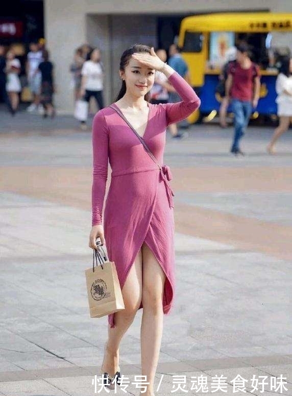 凹凸|街拍:一波粉色套系小姐姐来袭,性感迷人凹凸身材,真迷人!