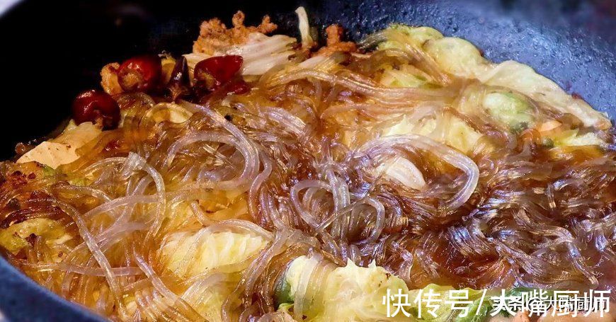 ?做白菜炖粉条，别搞错了顺序，教你3个技巧，做出地道“东北味”