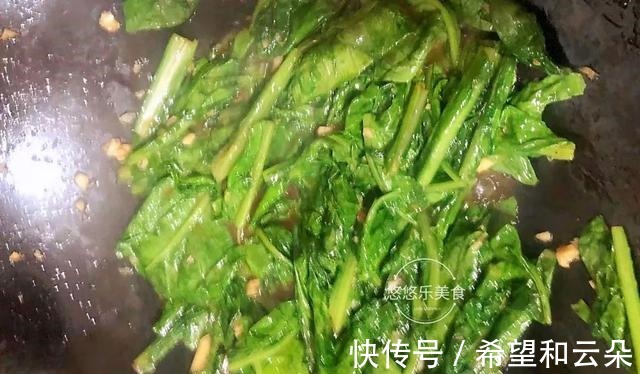 低脂低卡的蔬菜，加入它，大火一炒，清脆爽口，满满的维生素！