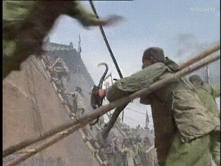 |搞笑GIF:昨天领女友回家吃饭,只顾着看她了,全家人大气都不敢喘一下