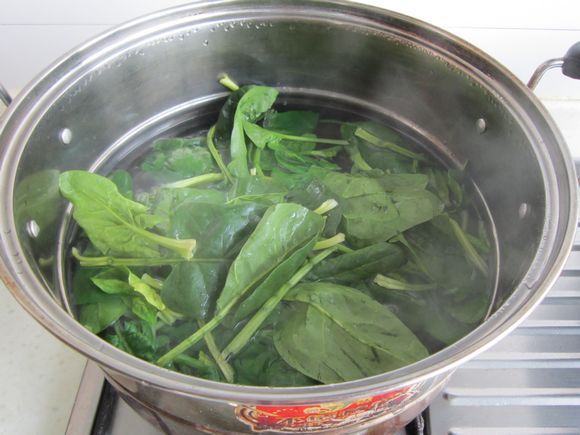 菠菜面|睡眠不好,眼睛干涩!经常吃这道菜,让你一觉到天亮