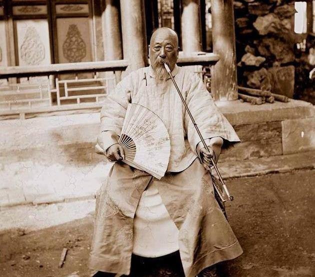 电视剧|清朝官员穿着跟电视剧里有多大差别?真实照片让你无法相信