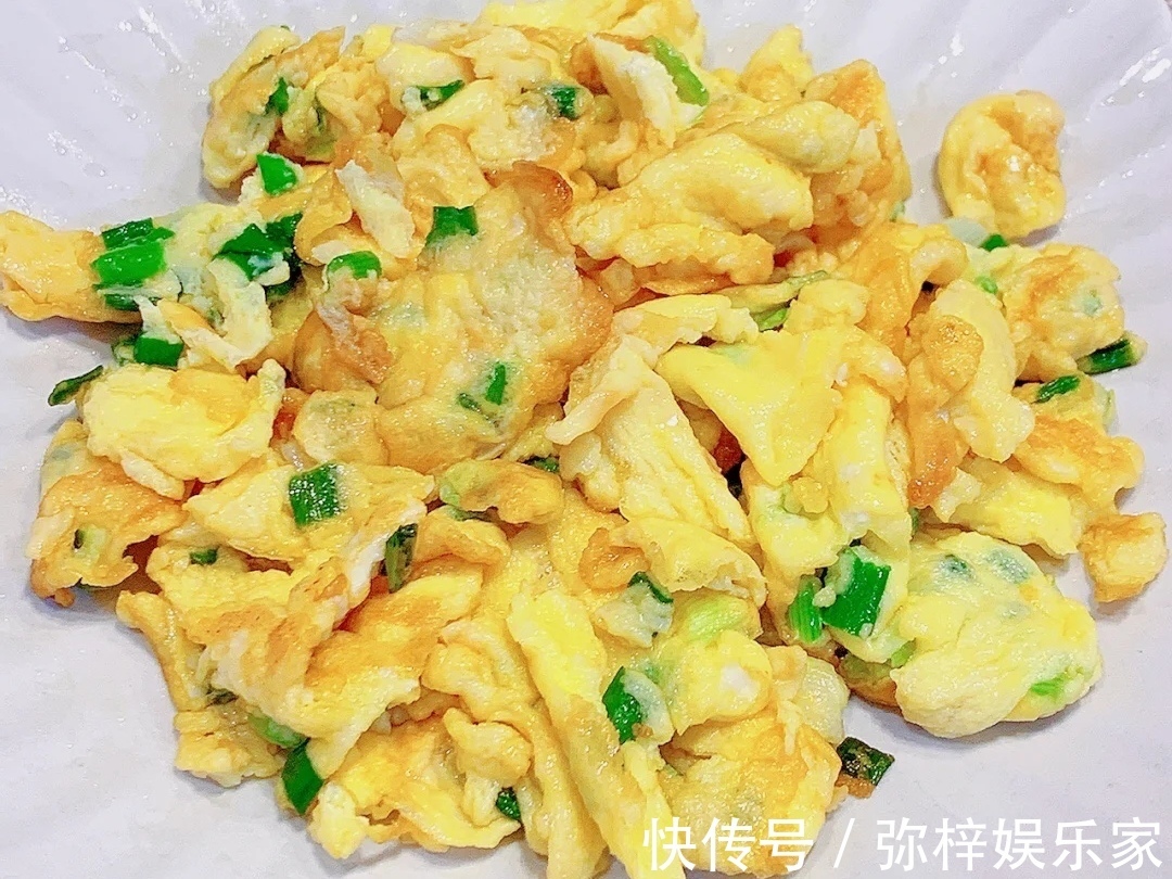翻炒均匀|美食家常菜推荐杏鲍菇炒肉,生葱炒鸡蛋,小炒黄牛肉,美味下饭