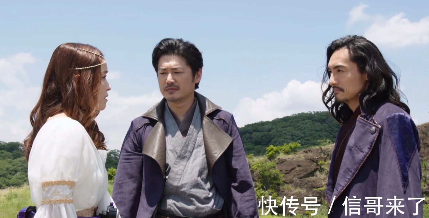 宫泽雪|假面骑士圣刃:索菲亚和王剑十指紧扣,皮套竟然改成女版,宫泽雪好美