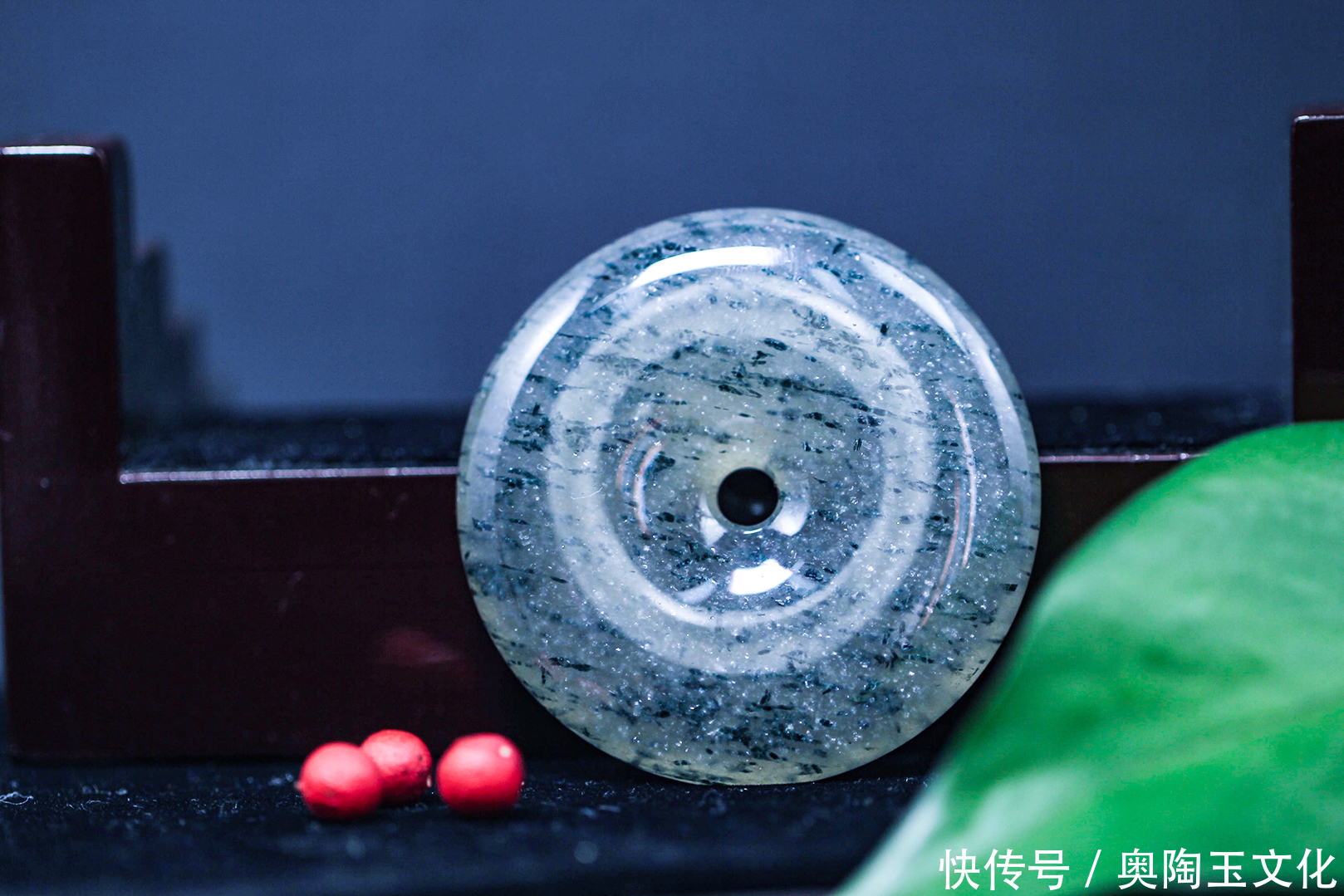 奥陶玉平安扣适合那些人群佩戴