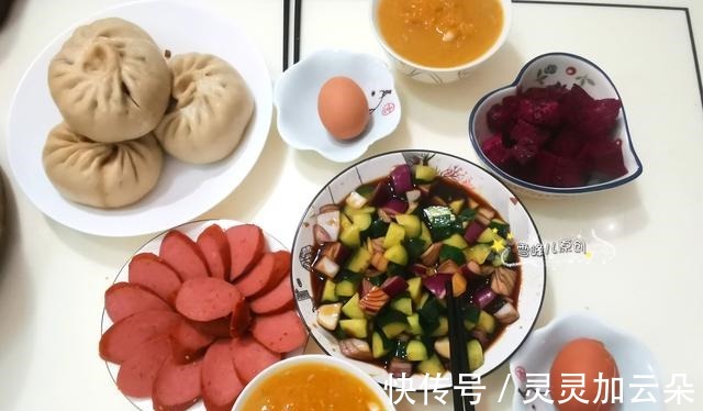 70后夫妻俩早餐这样吃，朋友圈火了，朋友这么抠！能吃饱吗！